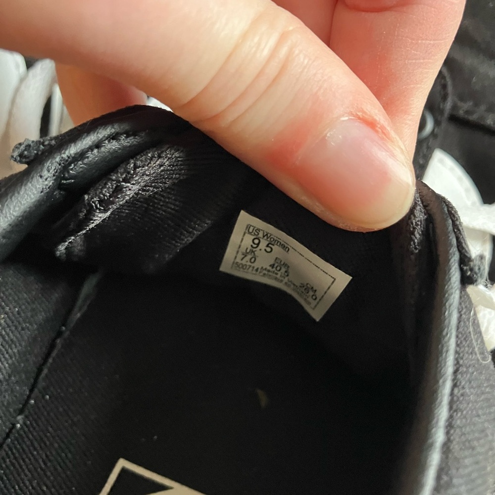 Vans Black and White Women's Sneakers Size 9.5 - Picture 4 of 4